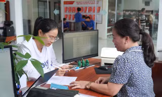 Với chính quyền 2 cấp, mỗi cán bộ, công chức phường Hải Châu đều gánh thêm nhiều phần việcẢnh: Thanh Hiền