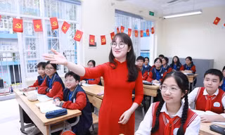 Cô Nguyễn Minh Nhật trong tiết dạy Ngữ vănẢnh: NTCC