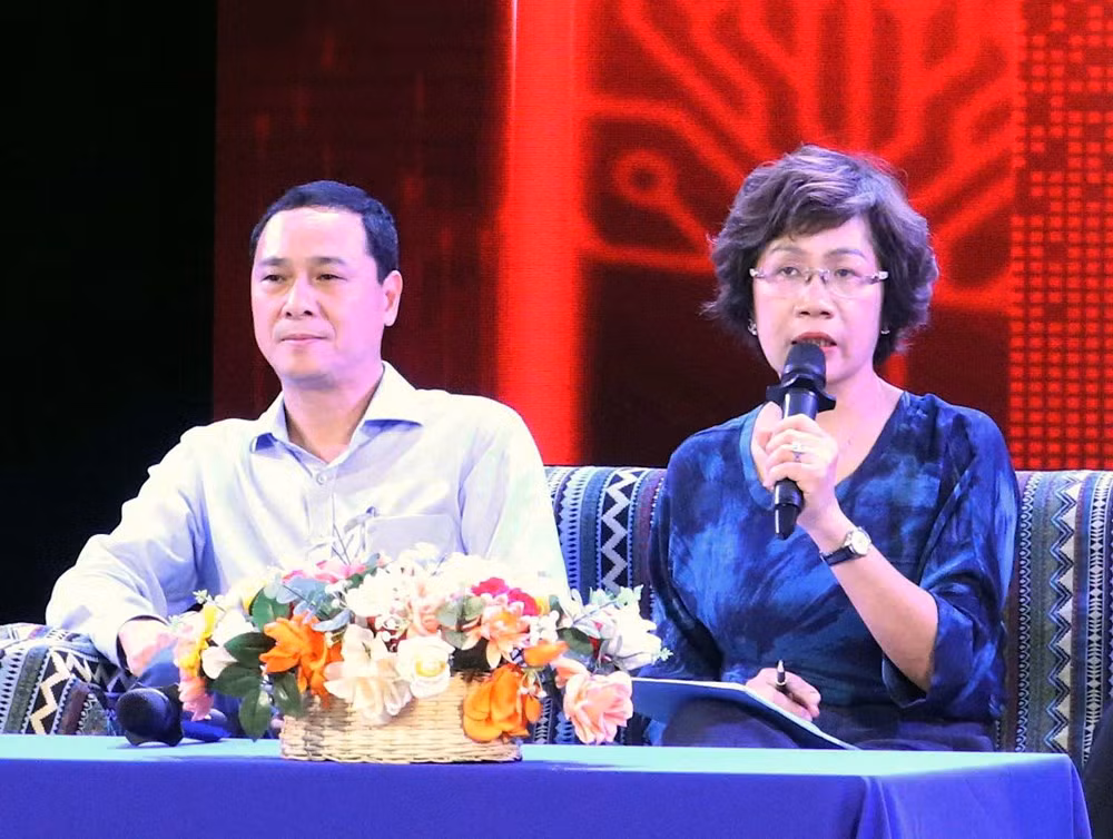 PGS.TS. Nguyễn Thị Thu Phương (phải) chia sẻ tại phiên thảo luận.
