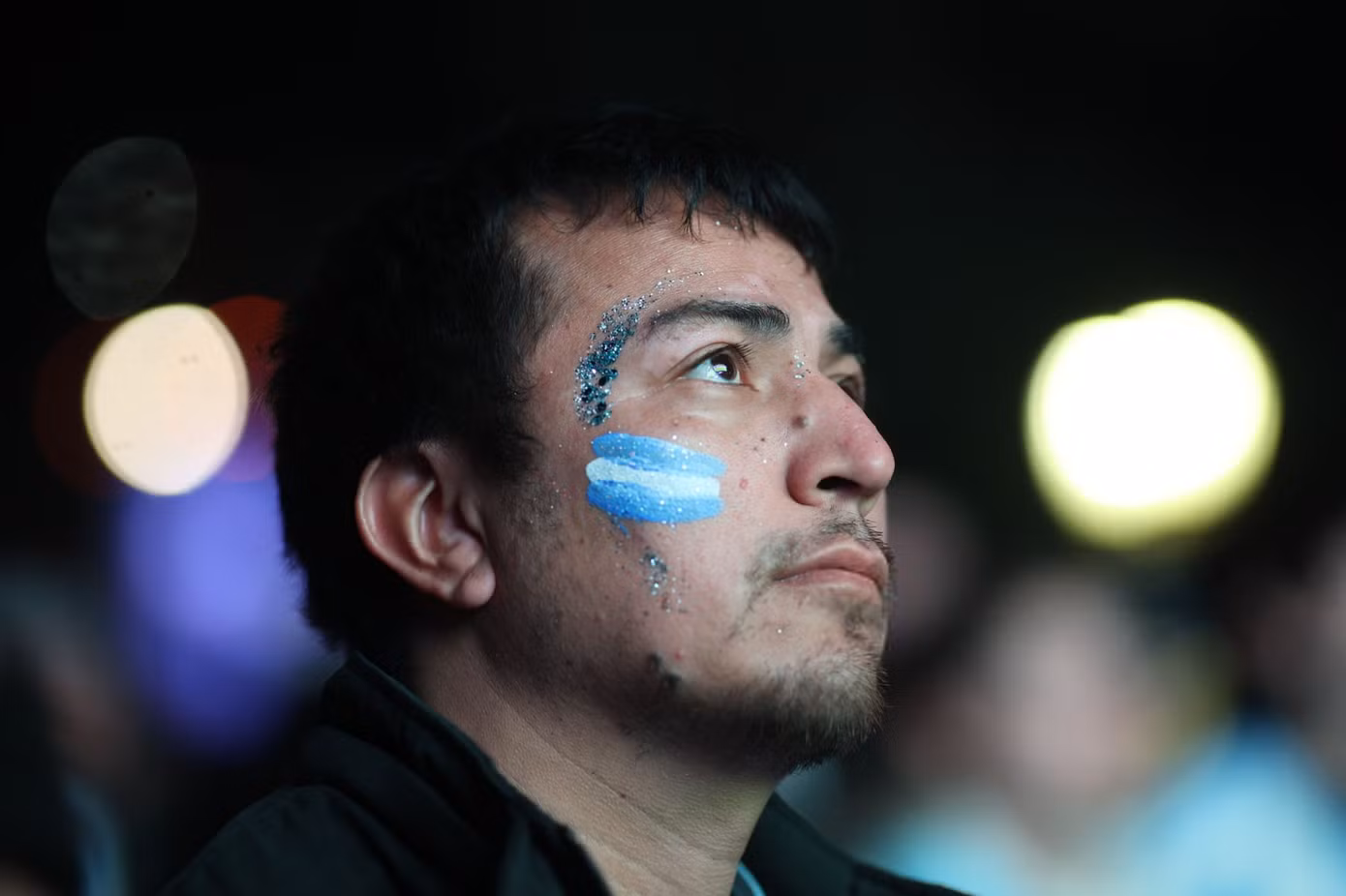 argentinian-fans-watch-argentina-v-argelia-fifa-world-cup-20-3.jpg