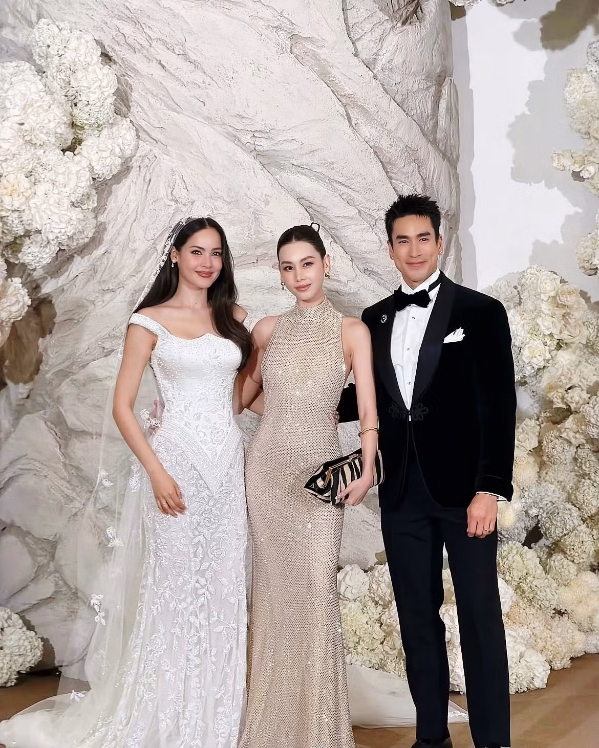 dam-cuoi-nadech-yayaso-so-happy-for-you-both-congratulations-nadech-yaya-wishing-you-a-lifetime-of-love-laughter-1784417155.jpg