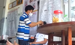 Kỳ lạ, mắc bệnh tâm thần nặng vẫn ‘chữa bệnh’ cho người khác
