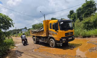 Hơn 10 năm chưa làm xong tuyến đường dài 2 km