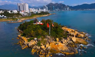 Ngắm ngôi chùa đặc biệt trên hòn đảo nhỏ ở Nha Trang 