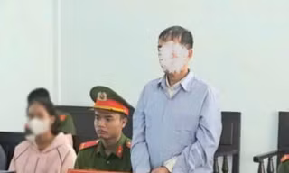 'Yêu râu xanh' xâm hại cháu bé hai tuổi lĩnh án 20 năm tù