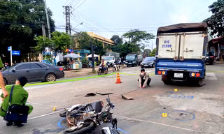 Va chạm với ô tô tải, nam thanh niên chưa có bằng lái xe máy tử vong