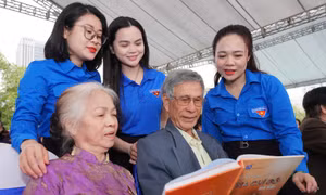Hành trình 'xuyên không' khám phá 310 địa chỉ đỏ ở Hà Nội