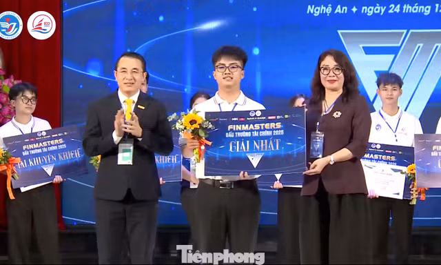 Nam sinh Trường Đại học Tôn Đức Thắng giành quán quân cuộc thi Đấu trường Tài chính 2025