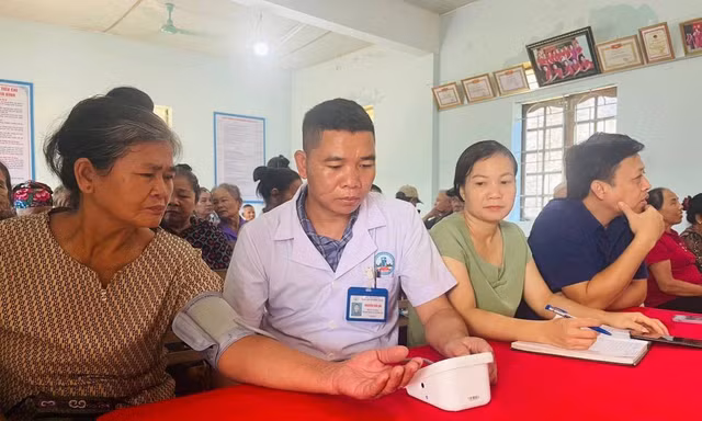 Nhịp cầu nhân văn: Đưa y tế vượt núi, băng rừng đến với đồng bào vùng cao xứ Nghệ