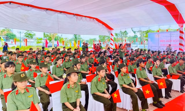 Trường Văn hóa Công an nhân dân VI đón lứa học sinh đầu tiên