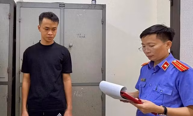 Giả danh công an để tống tiền cô gái bán dâm trong khách sạn