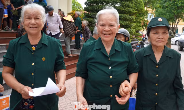 Cuộc hội ngộ tháng Bảy và những ký ức nơi 'tuyến lửa'