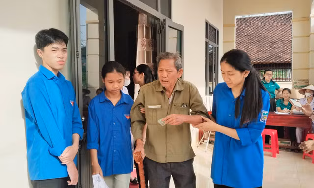 Thanh niên thực hiện nhiều hoạt động ý nghĩa Ngày Chủ nhật Xanh