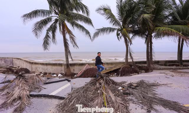 Bãi biển nổi tiếng Thanh Hóa ngổn ngang trước mùa du lịch 