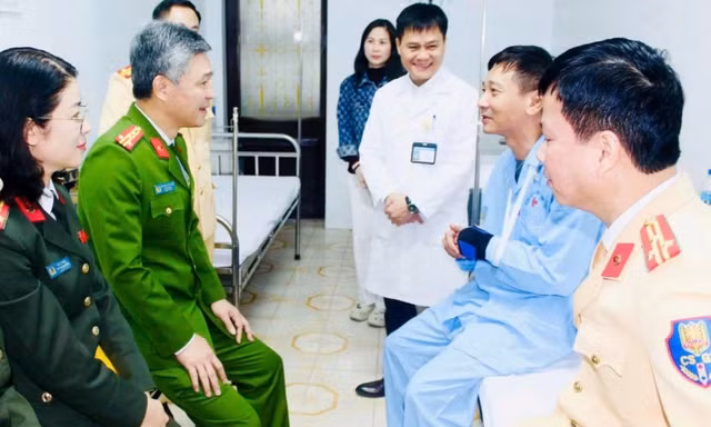Tạm giữ người đàn ông vi phạm nồng độ cồn, tông CSGT 
