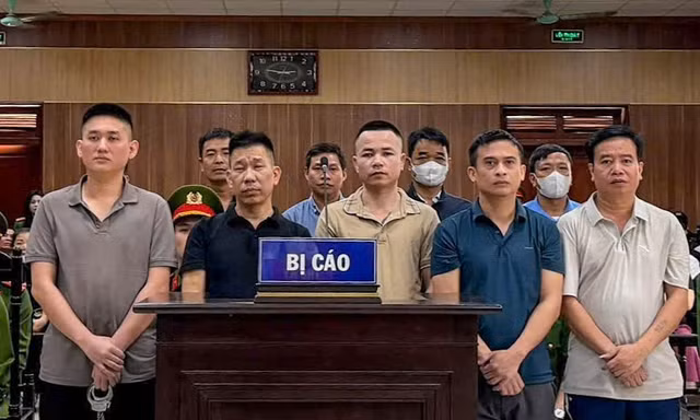 Trùm giang hồ Mạnh ‘gỗ’ lĩnh 10 năm tù trong vụ án hối lộ cán bộ kiểm lâm