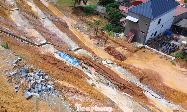 Công trình chống sạt lở chưa bàn giao đã gãy sập, hở hàm ếch