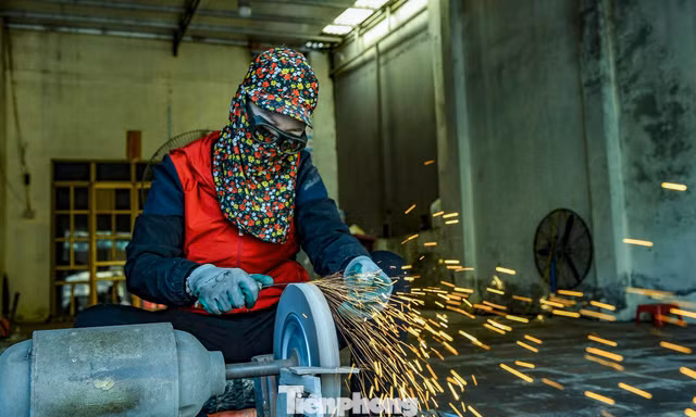 Làng rèn trăm năm tuổi đỏ lửa phục vụ Tết