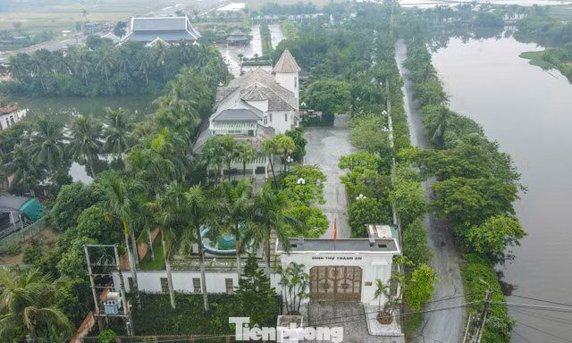 Choáng ngợp khi tận thấy dinh thự hoành tráng 50.000 m2 của ‘Bầu Đoan’
