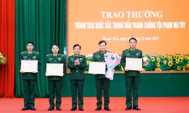 Trao thưởng cho lực lượng phá chuyên án thu giữ 32 bánh heroin