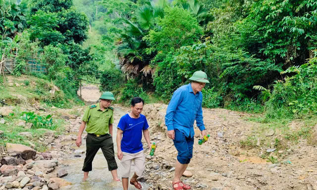Xử phạt nhiều người đào, đãi vàng trái phép
