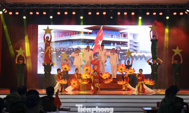 Cảnh sát cơ động làm 'diễn viên', đưa Nghị quyết Đại hội XIV của Đảng đến gần cán bộ, chiến sĩ