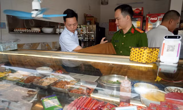Hàng loạt nhà hàng, cơ sở kinh doanh ở Nghệ An vi phạm an toàn thực phẩm