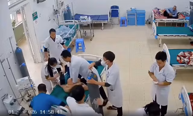 5 phút ‘chạy đua với tử thần’ cứu sống người phụ nữ ngừng tim ở Nghệ An