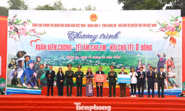 ‘Xuân biên cương - Tết ấm cho em’ đến với người dân miền Tây xứ Nghệ
