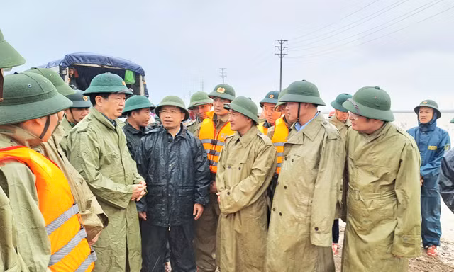 Phó Thủ tướng Mai Văn Chính kiểm tra công tác ứng phó mưa lũ tại Hà Tĩnh