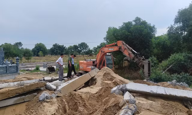 Vụ lăng mộ ‘khủng’ trên đất trồng cây: Tháo dỡ 2 công trình trái phép