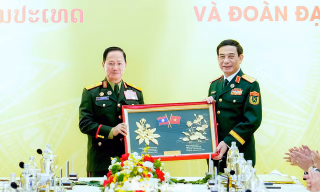 Chung tay xây dựng đường biên giới Việt Nam - Lào hòa bình, hữu nghị và phát triển