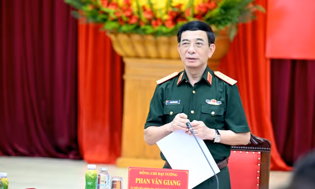 Đại tướng Phan Văn Giang làm việc với Ban Thường vụ Tỉnh ủy Nghệ An