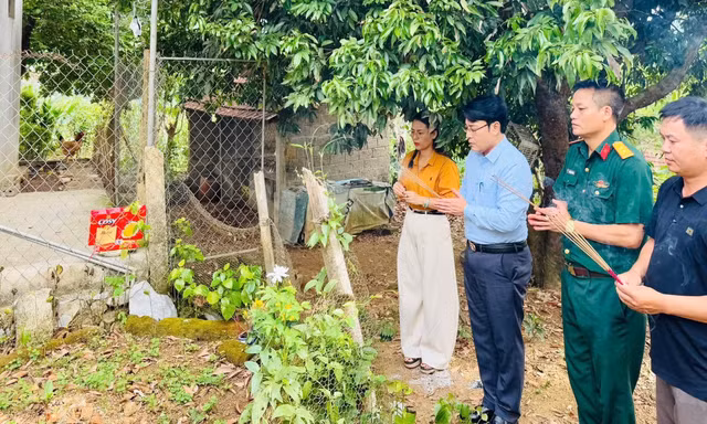 Xác minh ngôi mộ nghi của liệt sĩ trong vườn nhà người dân