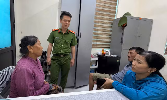 Nghe một cuộc điện thoại, cụ bà suýt mất 250 triệu đồng