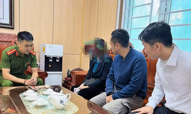 Cụ bà được ‘giải cứu’ kịp thời khi mang 5 sổ tiết kiệm tiền tỷ chuyển cho kẻ lừa đảo