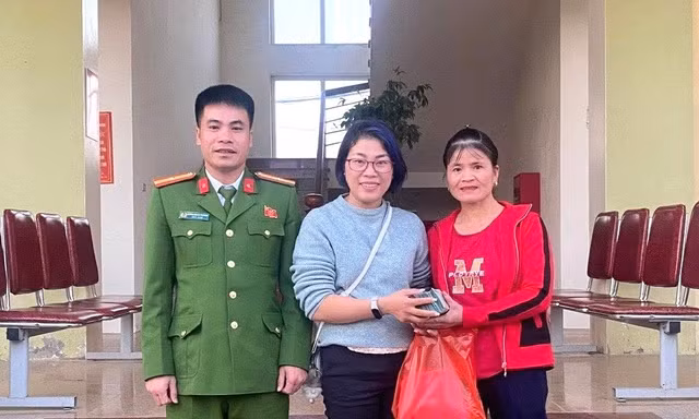 Chuyển khoản nhầm 400 triệu đồng, người phụ nữ được công an hỗ trợ nhận lại