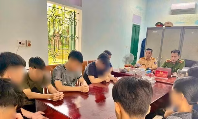 Lạng lách đánh võng trên quốc lộ sau "tiệc sinh nhật", 6 thanh thiếu niên bị triệu tập