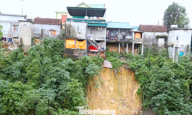 Nơm nớp lo sạt lở cuốn trôi nhà cửa