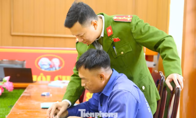 Hình ảnh người thầy đặc biệt gieo tri thức cho những mảnh đời lầm lỡ