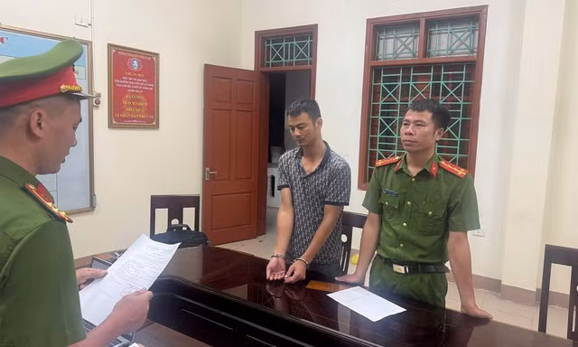 Tạm giữ đối tượng bắt tài xế xe buýt quỳ gối rồi dùng thắt lưng đánh tới tấp