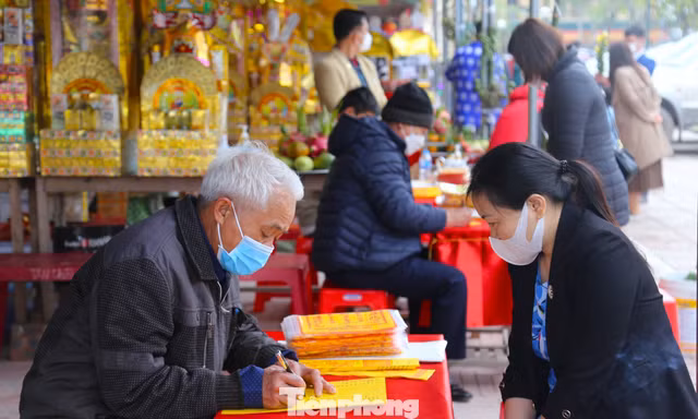 Cao điểm trẩy hội ở miền Trung, các dịch vụ ‘ăn theo’ nở rộ
