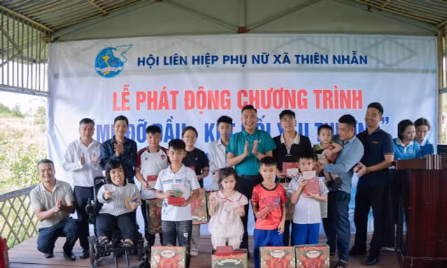 Tri thức và yêu thương hội tụ tại Thiên Nhẫn