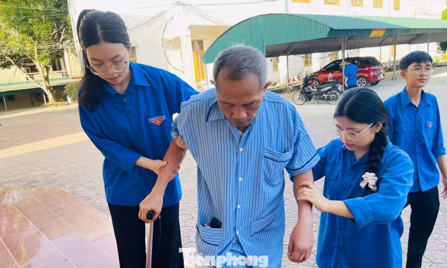 Hơn 200 suất cơm miễn phí tiếp sức thân nhân liệt sĩ lấy mẫu ADN
