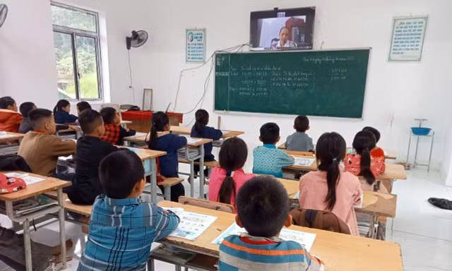 Lớp học đặc biệt nơi cô trò chưa từng gặp mặt