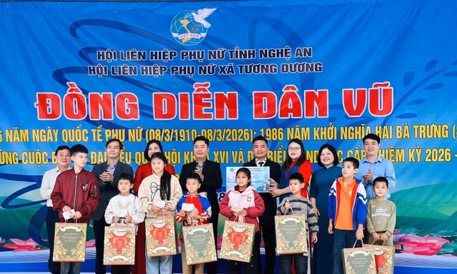 Doanh nghiệp Nghệ An nhận đỡ đầu 9 trẻ mồ côi vùng cao Tương Dương