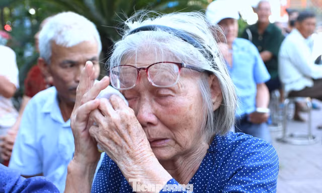Chị gái liệt sĩ nghẹn ngào: 'Chỉ mong tìm được em'