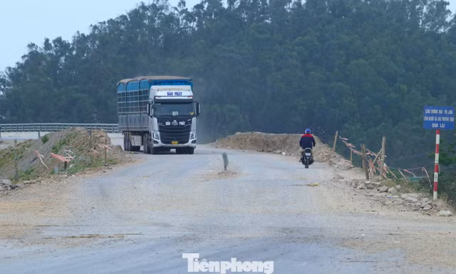 Khẩn trương hoàn thiện 100 m cuối tuyến đường ven biển nghìn tỷ