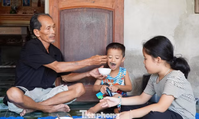 Gia cảnh thương tâm của cô giáo phải cắt cụt chân vì gặp nạn lúc cứu bé 2 tuổi