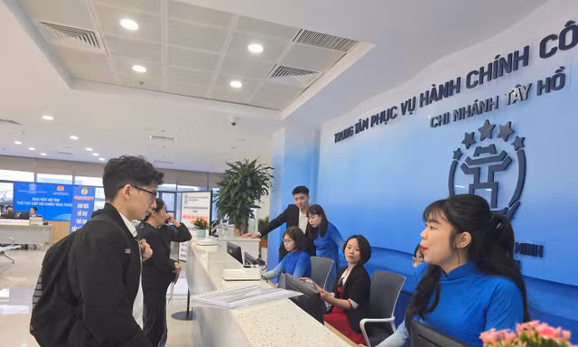 Hà Nội: Tái cấu trúc 293 thủ tục hành chính, bỏ ‘quy trình’ xếp hàng đối chiếu hồ sơ gốc 